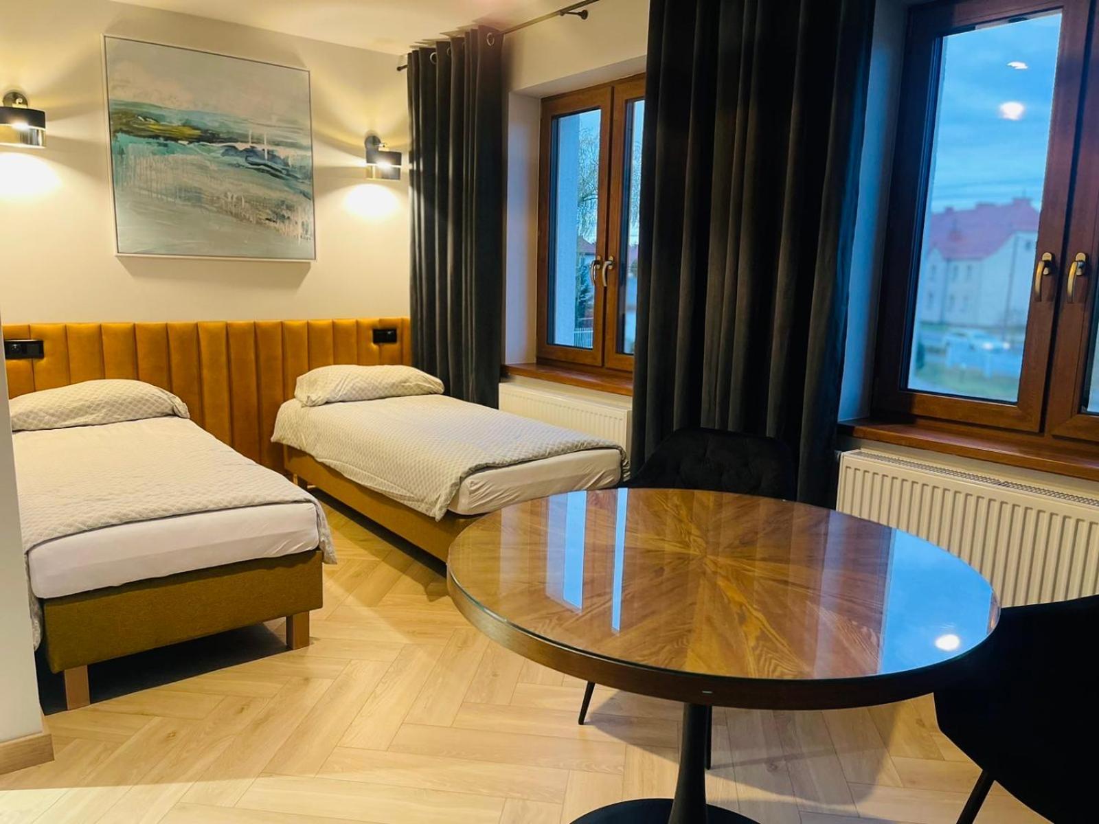 Hotel & Restauracja Kormoran オジシュ エクステリア 写真
